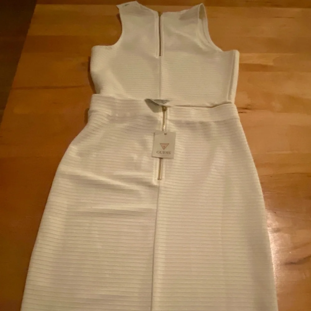Guess set - Picture 1 of 3